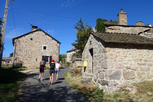 Chemins de Compostelle : Le Puy - Nasbinals - Photo 1