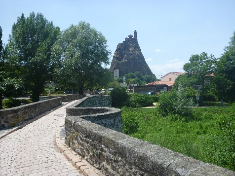 Chemins de Compostelle : Montbrison - Le Puy (Voie de Cluny) - Photo 2