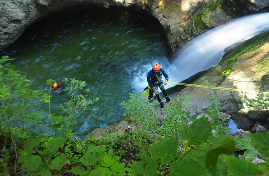 Week-end Canyoning & Via Ferrata Jura - Photo 8