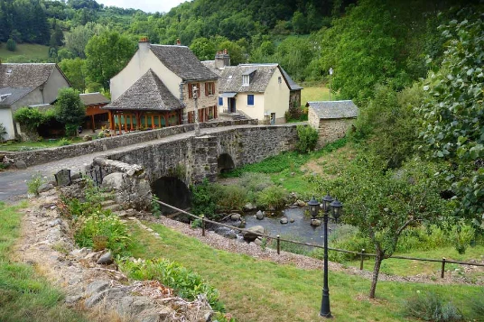 Chemins de Compostelle : Nasbinals - Conques - Photo 2